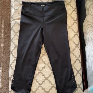 Old Navy Workout Capri Leggings